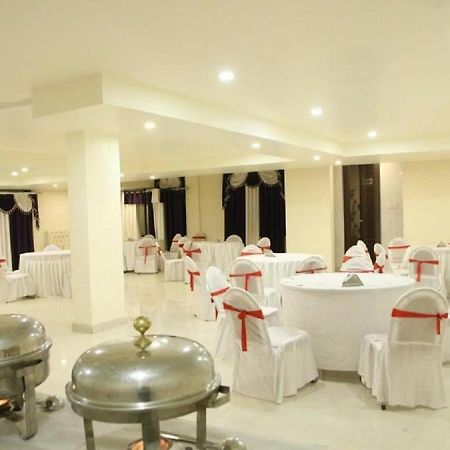 The Grand Orion Hotel Chinhat Kültér fotó