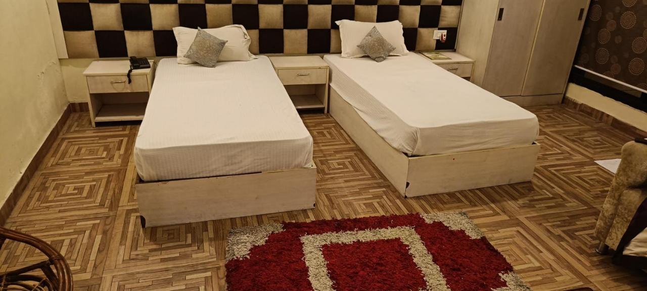 The Grand Orion Hotel Chinhat Kültér fotó